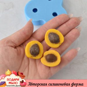 Силиконовая форма "Половинки абрикосов с косточкой"